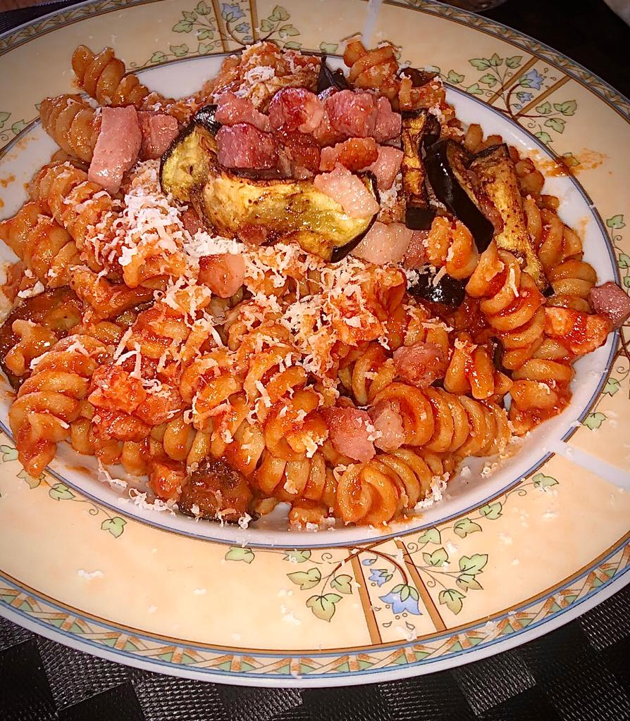 FUSILLONI CON MELANZANE E PANCETTA AFFUMICATA MARVELLA