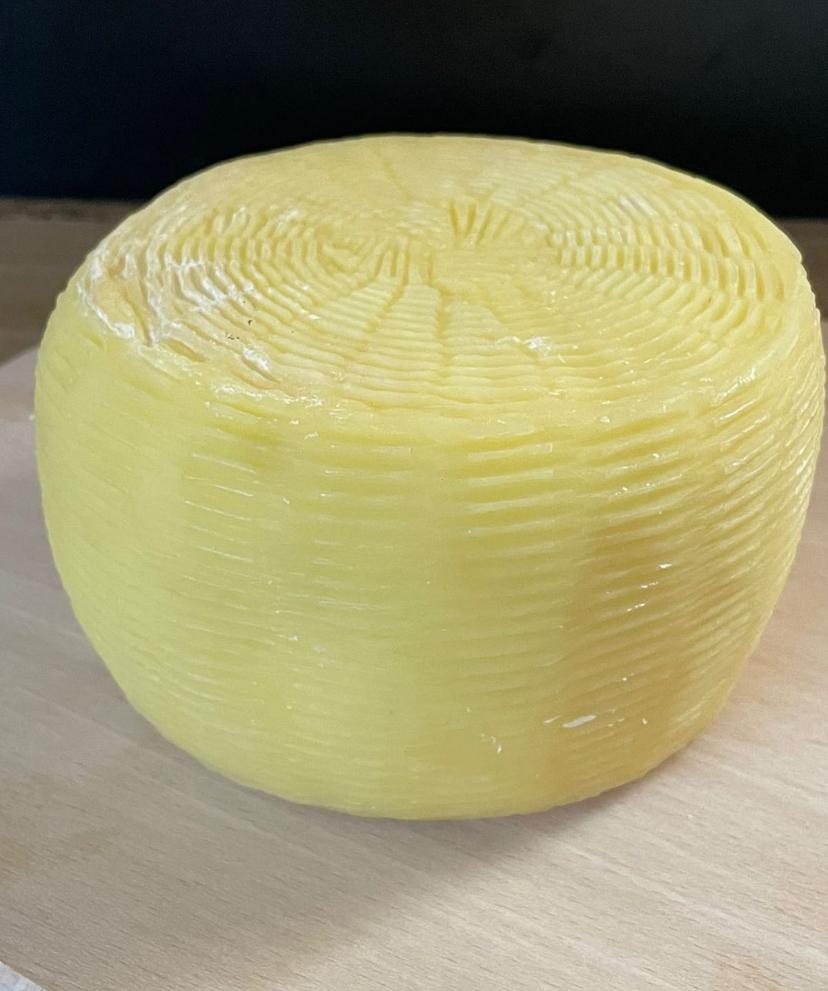 Formaggio vaccino semistagionato
