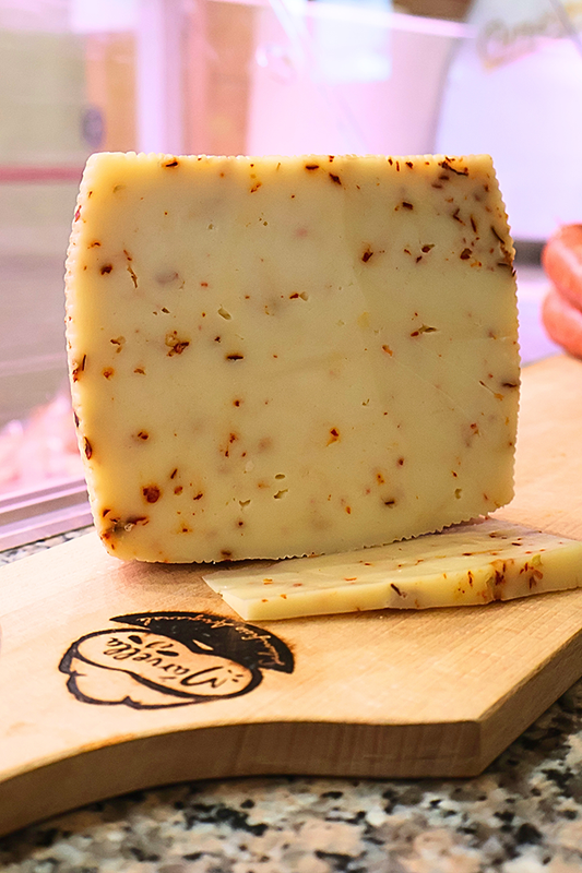 Formaggio vaccino al peperoncino
